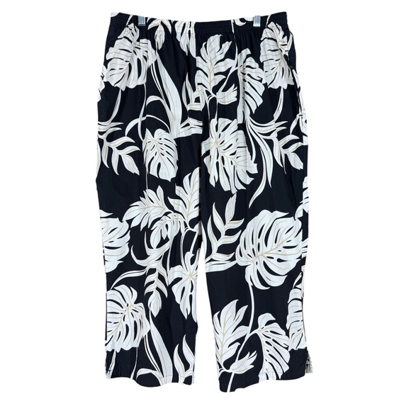 Black and White Leaf Print Cropped Pants - Picture 1 of 5